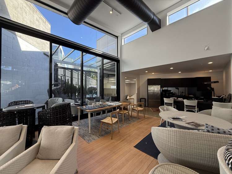 Shop 5/128 Hurstmere Road Takapuna_9