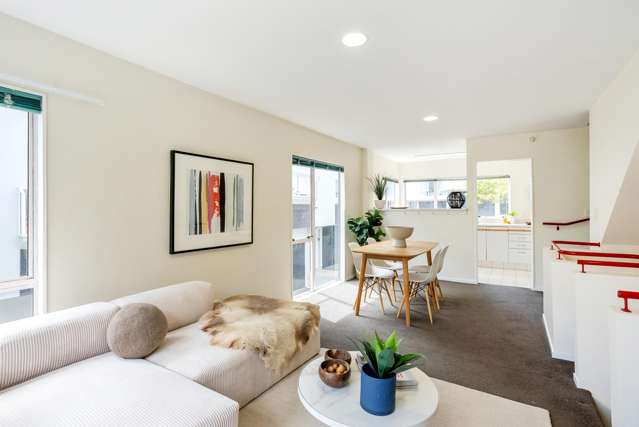 16/20 Thompson Street Mount Cook_2