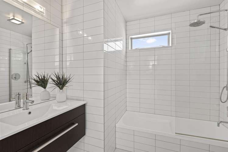 9/3 Severn Street Island Bay_13