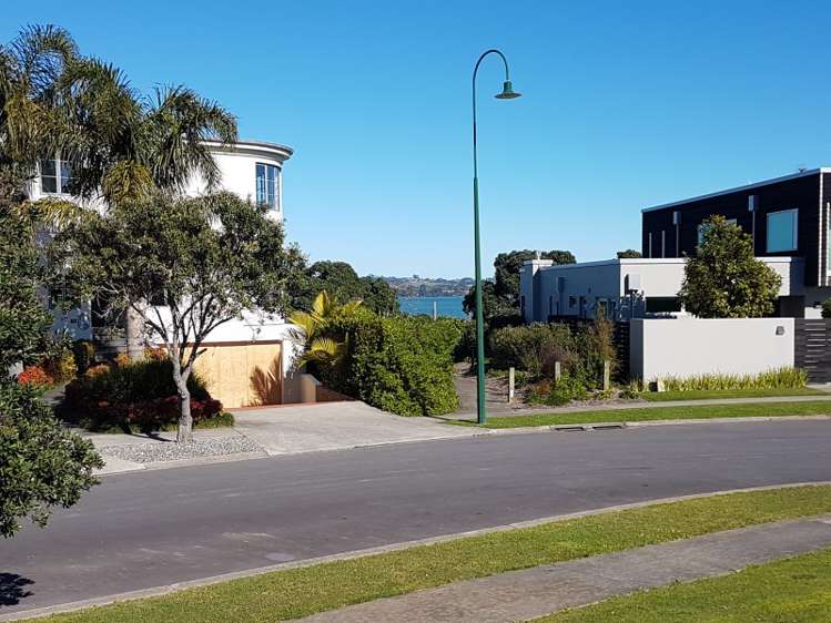 44 Pine Harbour Parade Beachlands_1