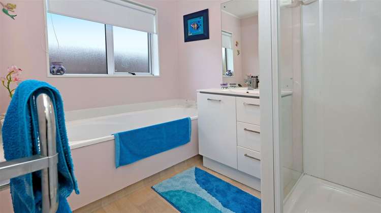 100b Rhinevale Close Henderson_17