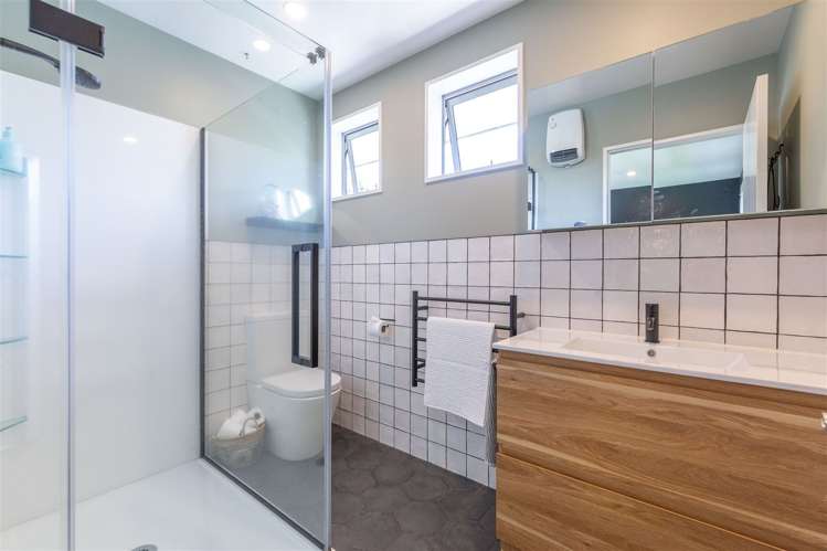 14 Riverwood Boulevard Redwood_15