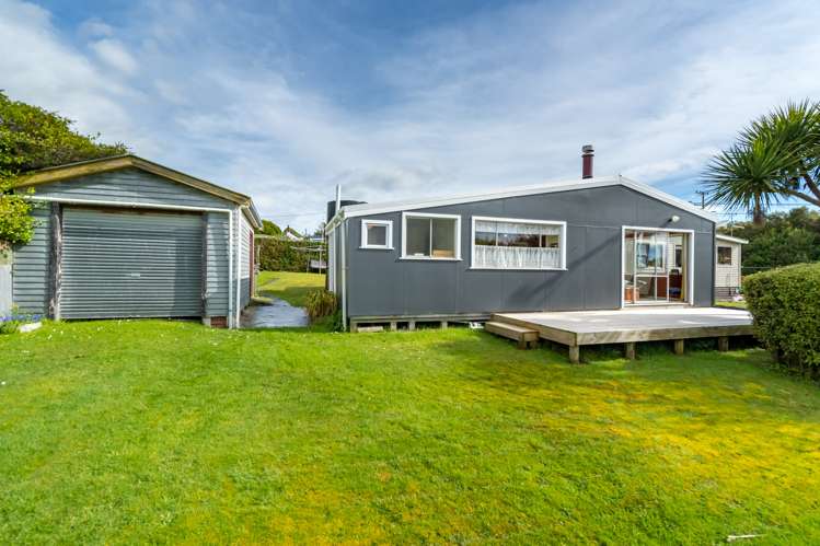 8 Miro Street Kaka Point_17