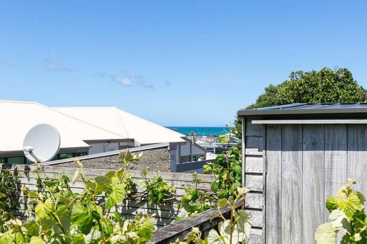 59 Queens Drive Lyall Bay_17