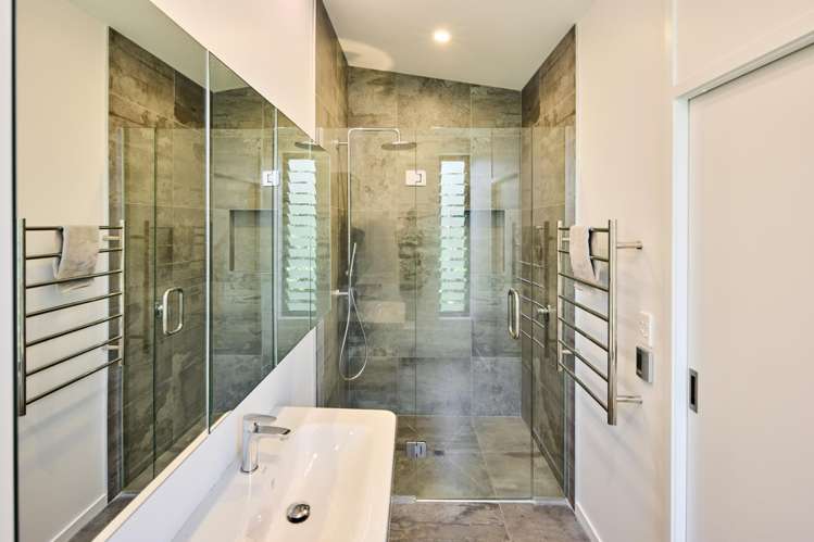 102 The Esplanade Raumati South_17