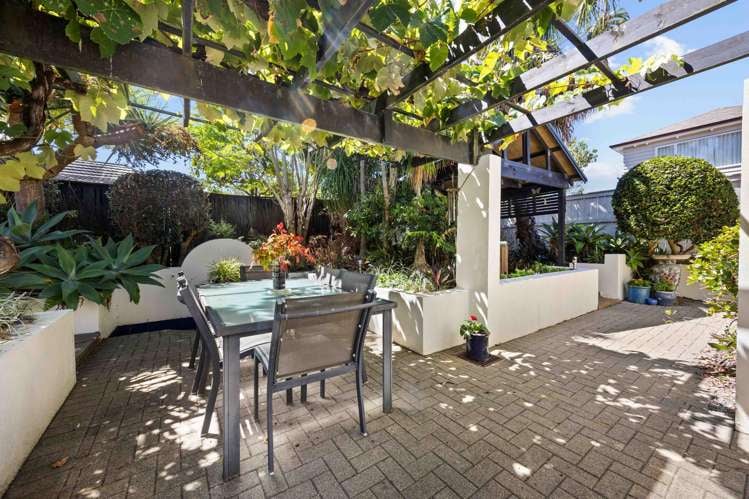 8 Hedge Row Sunnyhills_5