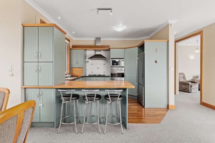 16 Thistlewood Avenue Hamilton East_6