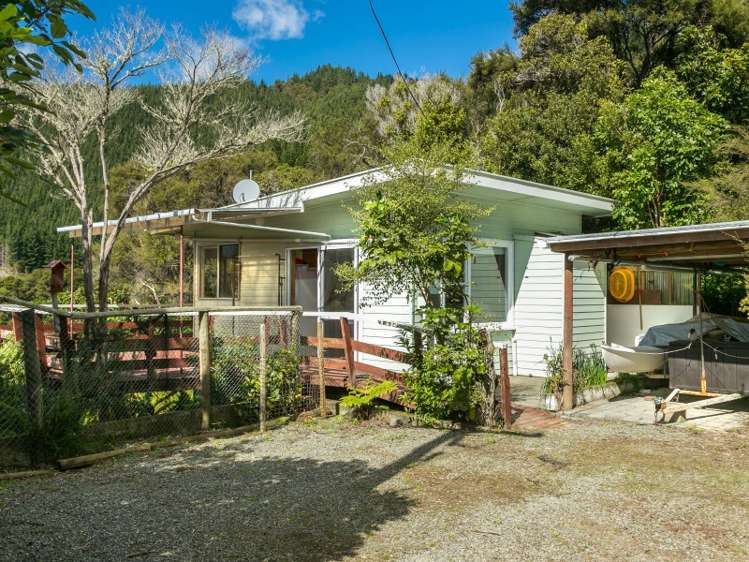 1679 Kenepuru Road Kenepuru Sound_4