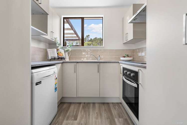 8 Angeline Place Massey_13