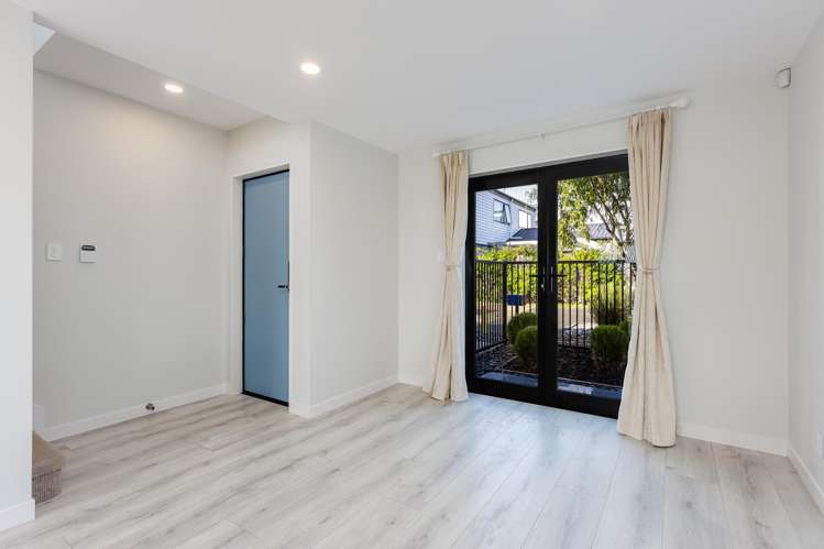8 Alexander French Close_4