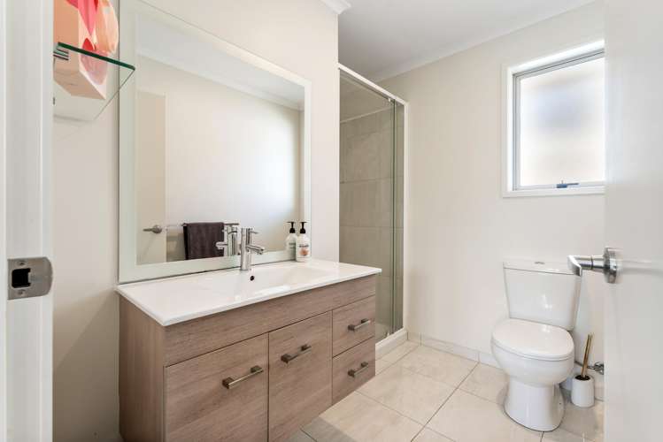 17 Ruth Craig Place Stanmore Bay_13