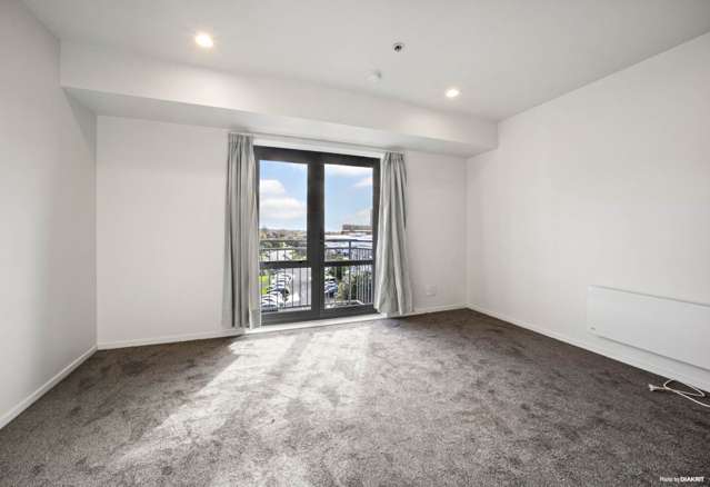 4D/10 Crown Lynn Place New Lynn_2