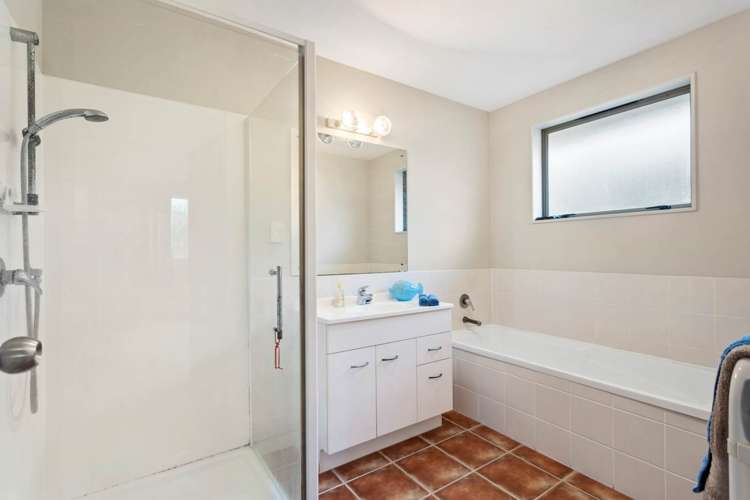 15 Aitkenhead Court Parakai_14