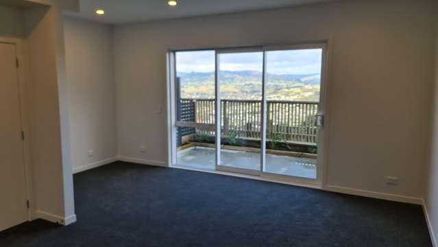 Stylish Townhouse in Whitby - Modern Living Awaits
