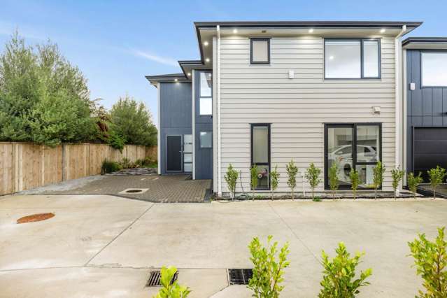 Spacious Family Home in Top Pahurehure Location!
