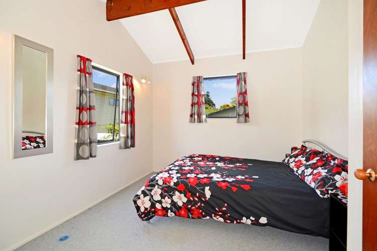 2/12 Agincourt Street Glenfield_10