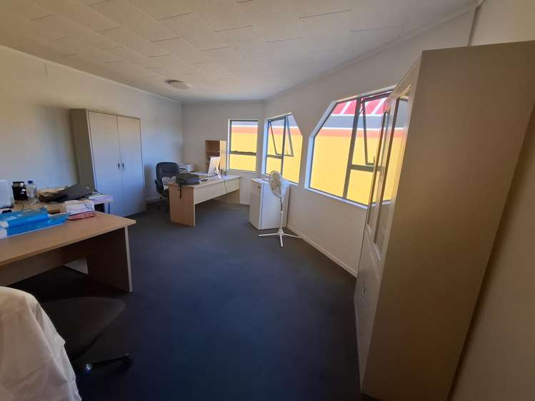 3/4087 Great North Road Kelston_5