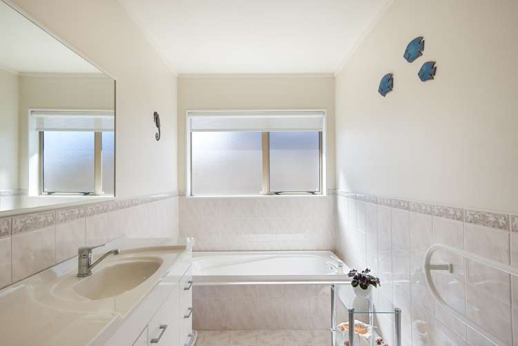 11 San Vito Place Paraparaumu Beach_16