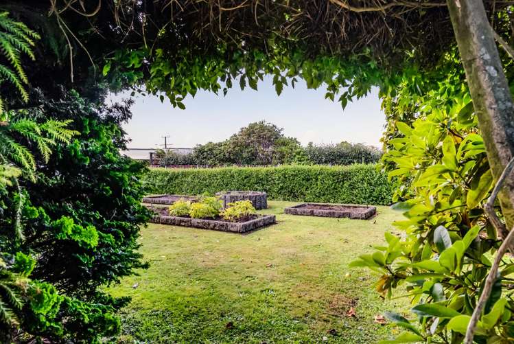 37 Pembroke Road East Stratford_46