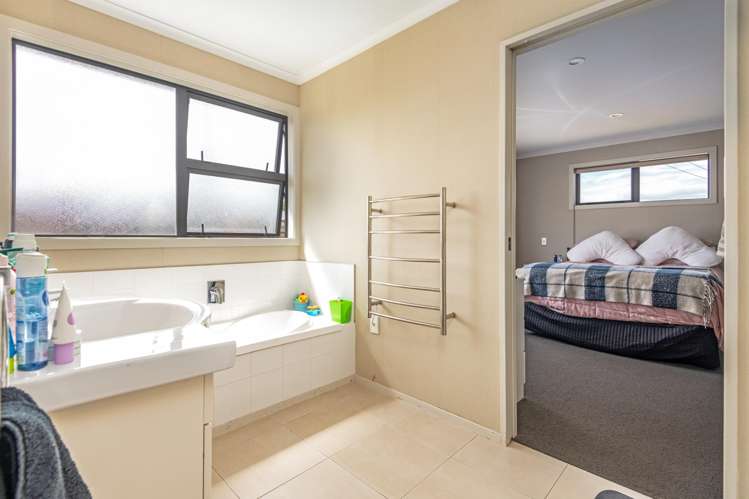 2 Angelina Way Kelvin Grove_9