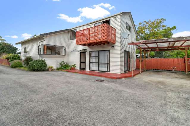 Spacious Three Bedroom in Mt Wellington!
