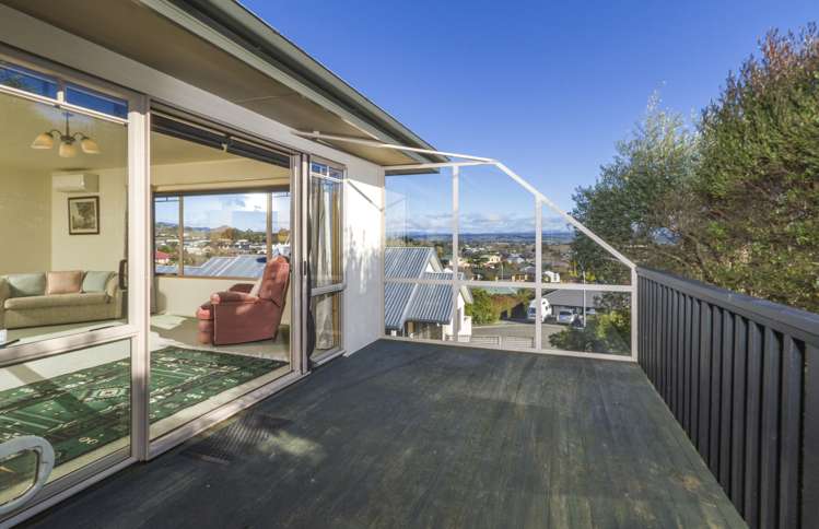 64 Olympus Way Richmond_26