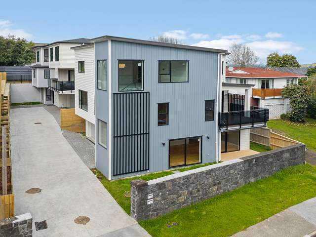 Brand-New 290m² Family Luxury Park & Harbour Views