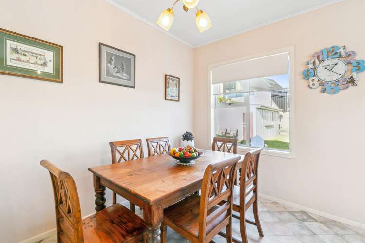 93 Apu Crescent Lyall Bay_6