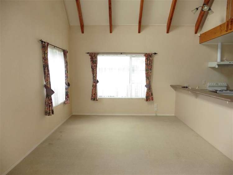 806 Gordon Road 10495_2