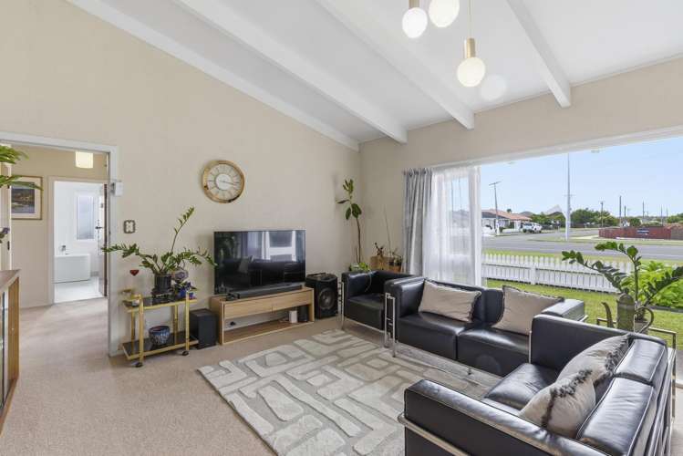 556 Queen Street East Levin_4