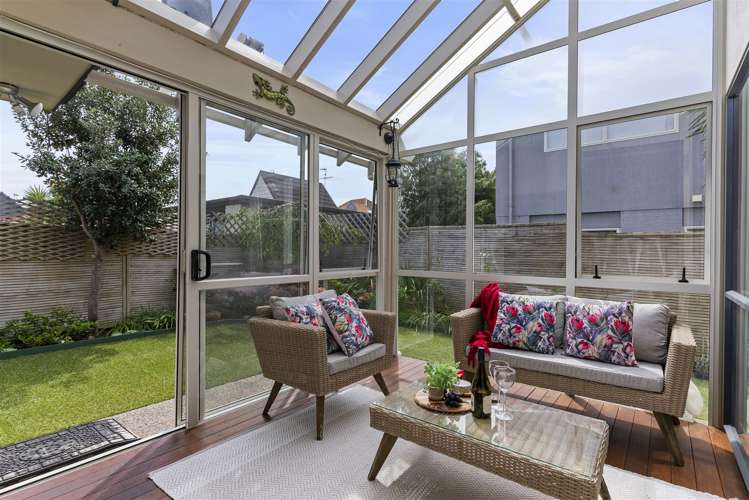 22 The Esplanade Eastern Beach_12