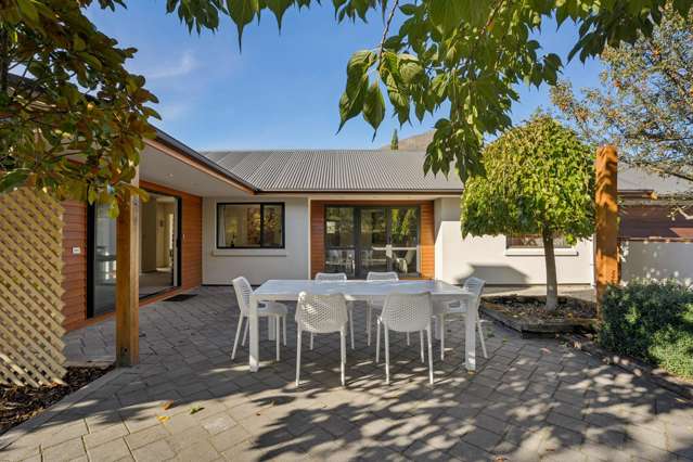 Easy Family Living in Lake Hayes Estate