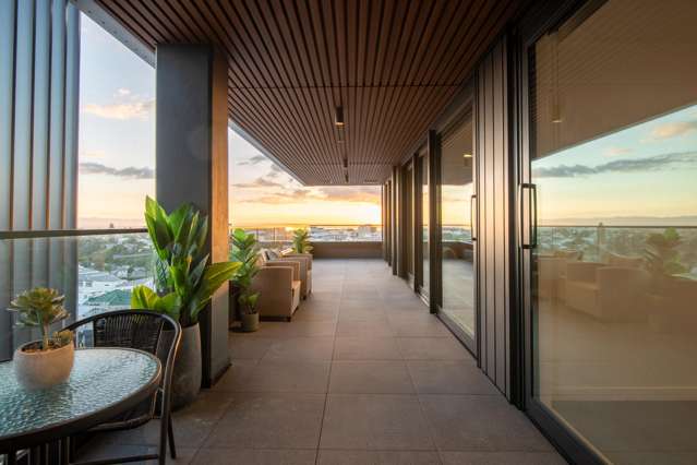 ONE AND ONLY 3 Bedrooms Sub-Penthouse!