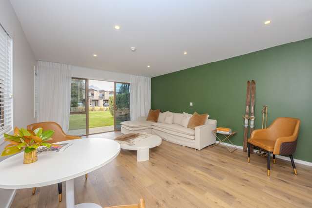 Unit 11 (Apt 32) Oakridge Resort, 20 Studholme Road Wanaka_1