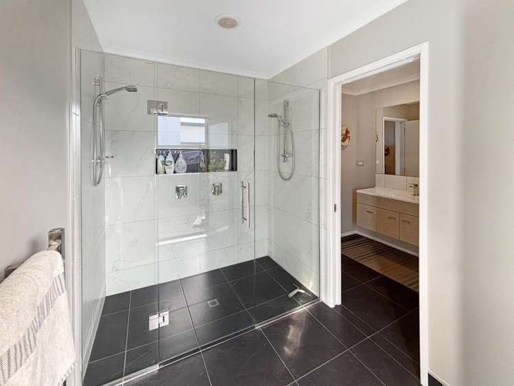 15 Kawari Drive 2340_11