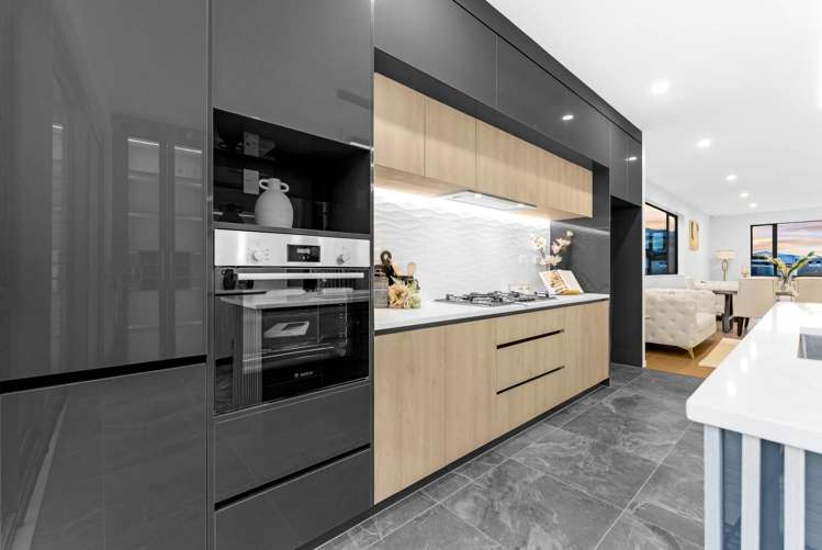 6 Bendridge Street Flat Bush_14