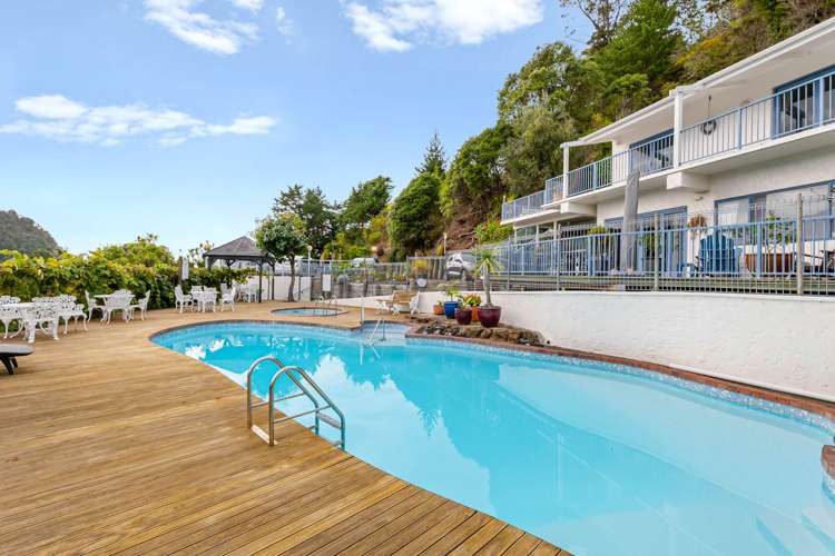 2C Weranui Road Waiwera_18