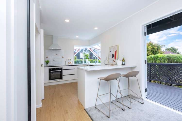 6/110 Norman Lesser Drive St Johns_10