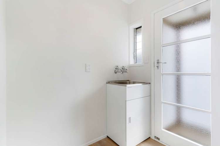 2/17 Lingfield Street Glenfield_9