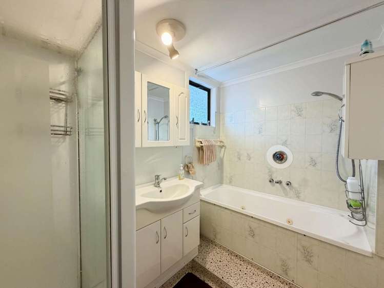 161 Parklands Avenue 10825_16