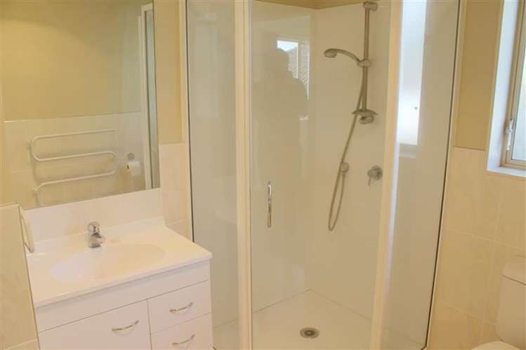 6 Lincoln Garden Close Henderson_8