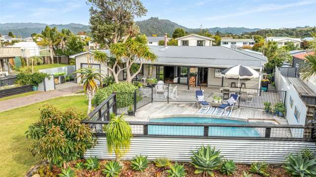 Resort Style Vibes - Close to Town and the Beach