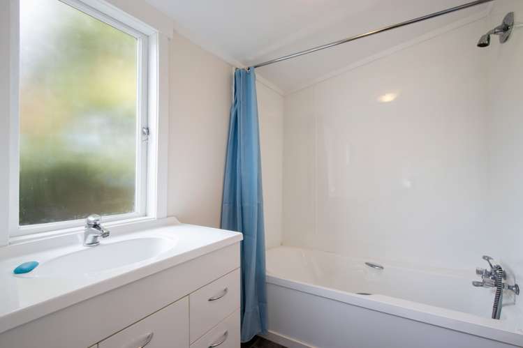 80 Victoria Street Waikino_8