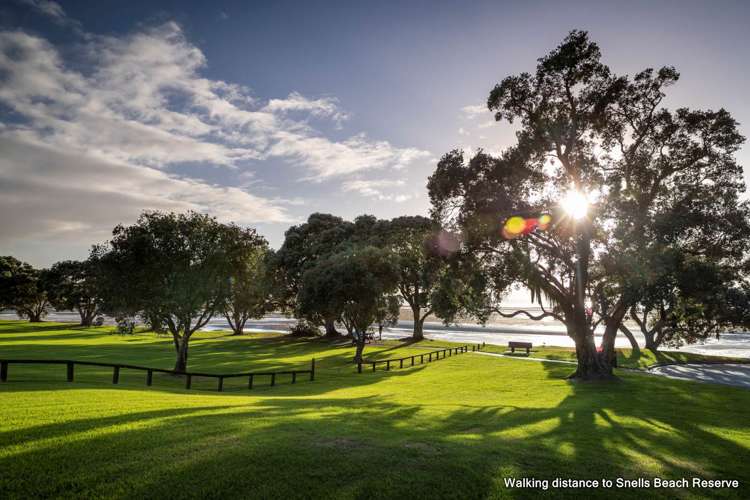 9a Piccadilly Circus Snells Beach_18