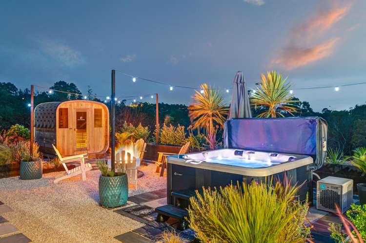 8 Roberts Road Matakatia_4