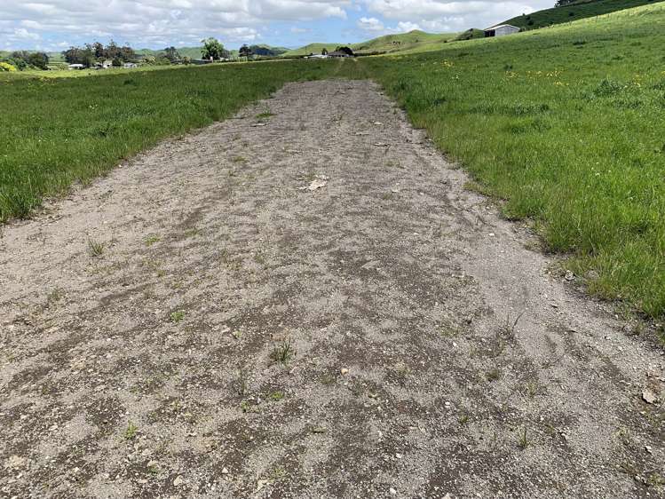 678 Bird Road Stratford_14