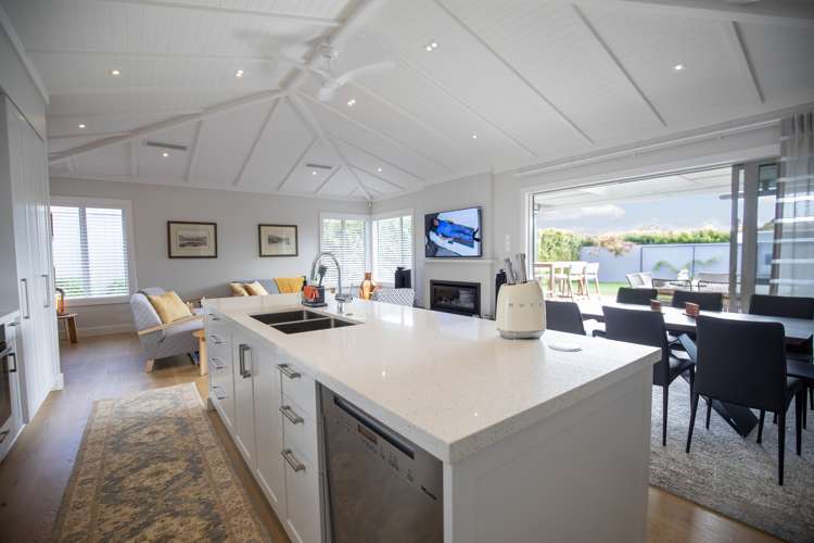 32 Wallis Street Raglan_5