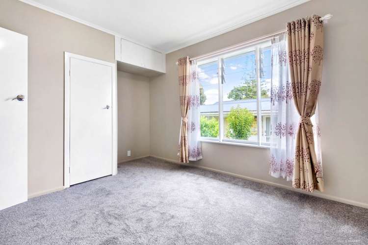 80 Roberts Road Te Atatu South_13