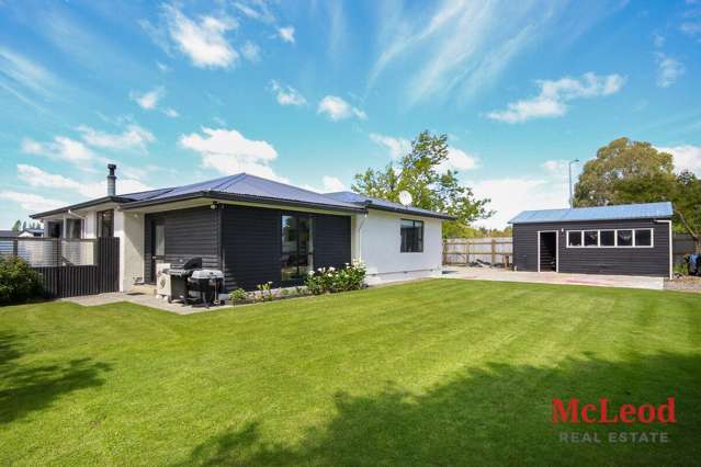 Family Home with Modern Touches & Spacious Outdoor Living!