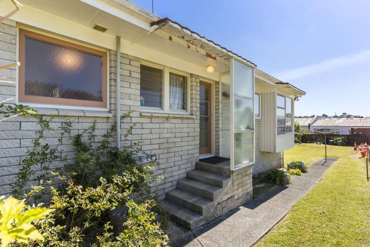 2/15 Woodall Place Totara Vale_12